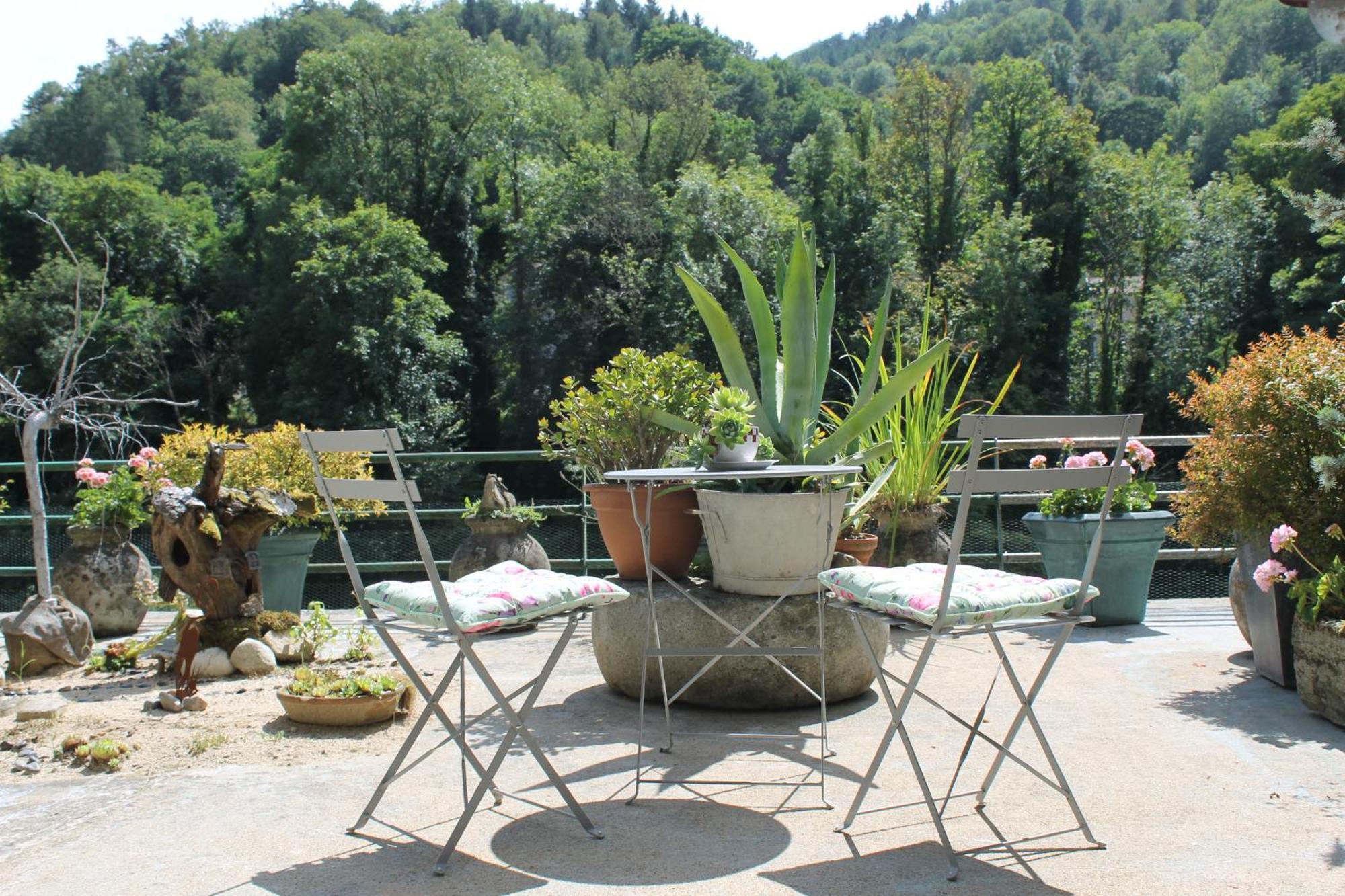 Studio Malou, Cuisine, Salle D'Eau, Terrasse Amenagee Olliergues Exterior photo
